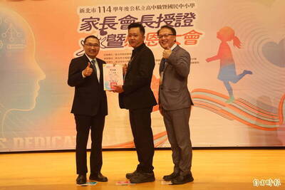 侯友宜市長表揚三民高中卸任家長會長王羽傑展現「技能也能發光」的精神圖片